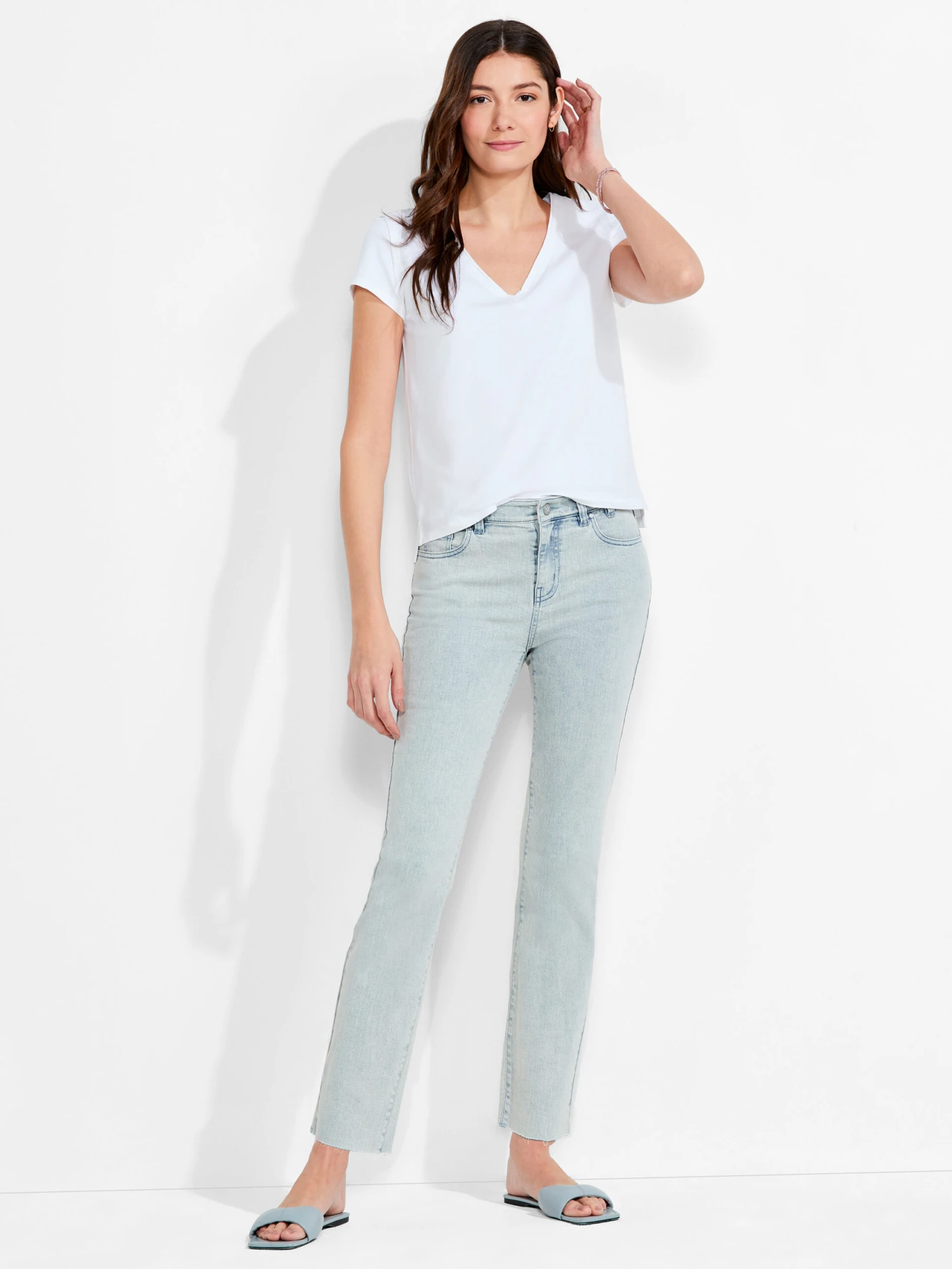 NZT Short Sleeve Roll V Tee PAPER WHITE 6 NZT Short Sleeve Roll V Tee PAPER WHITE - Image 4